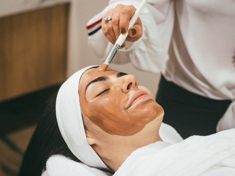 Soin du visage Ayurveda - application au pinceau